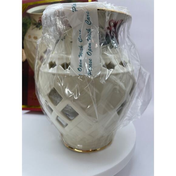 Lenox Winter Greetings Tea Light Wax Warmer, Porcelain Holiday Fragrance Warmer - Picture 4 of 11